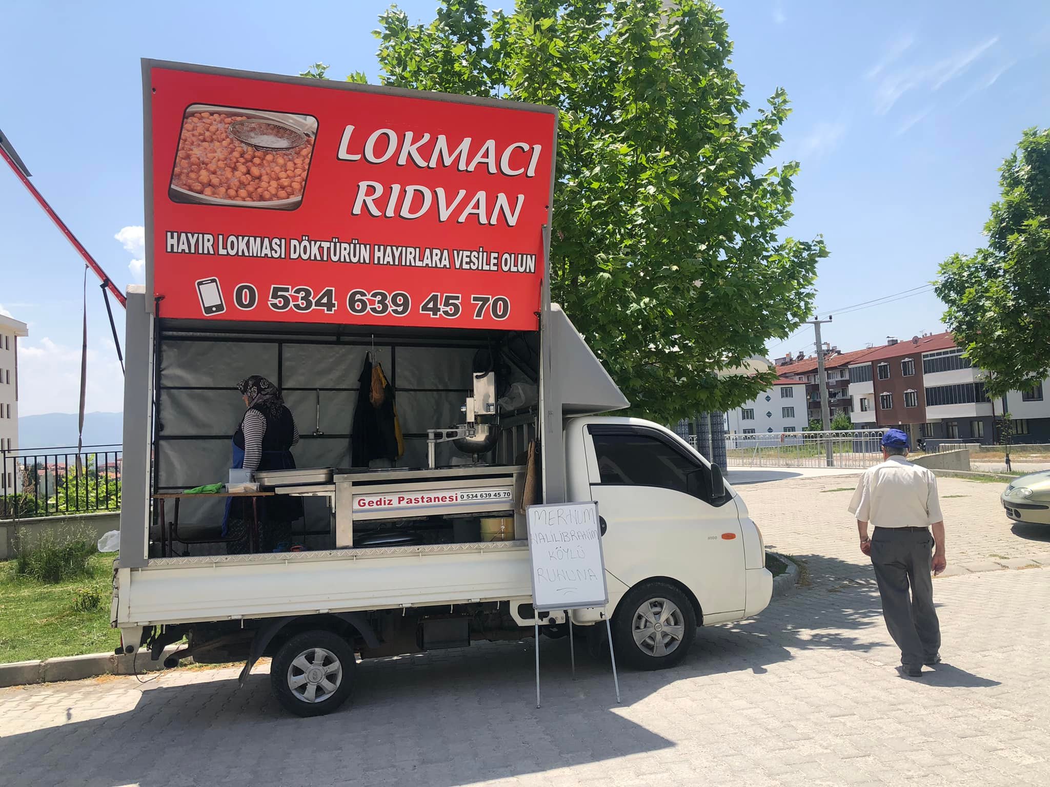 cami çıkışı lokma
